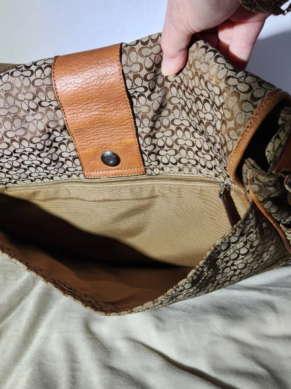 COACH Hudson XL Messenger/computer/travel bag signature C with vachetta leather